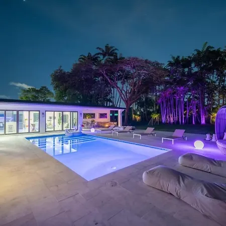 Luxury Villa Azure With Heated Pool 20 Minutes To Beach